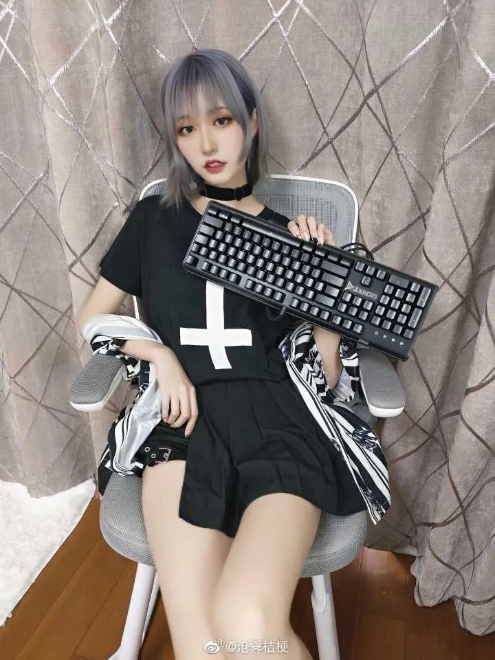 cos_沧霁桔梗_NO.001-微博图-_钛度科技_#钛度科技-##沧霁桔梗-#-17w粉答谢～卷花挑一个人送～十七万啦，谢谢各位宝贝一...1(17ADC)