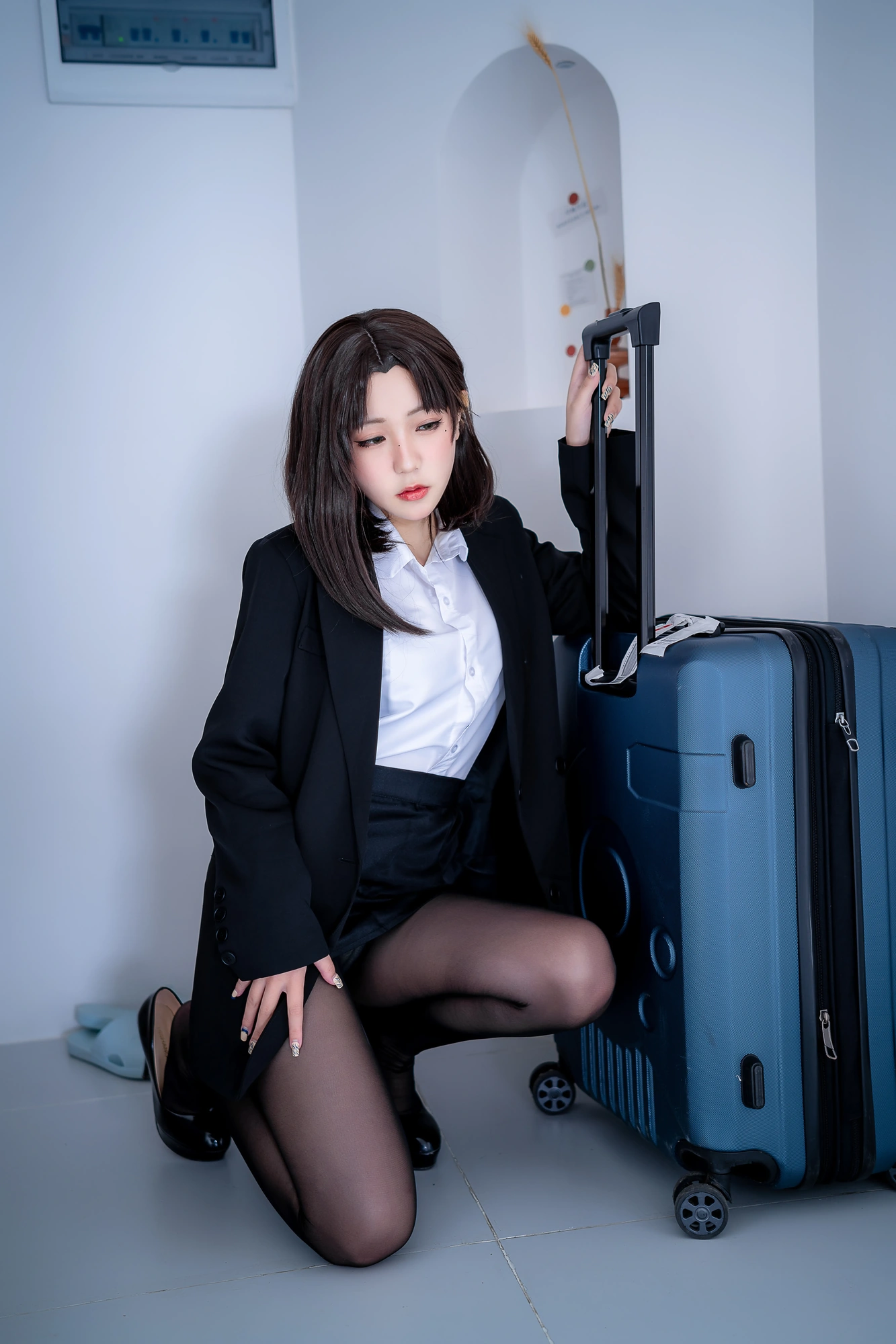 cos_蓝小沂KiKi_NO.012-OL黑丝-02