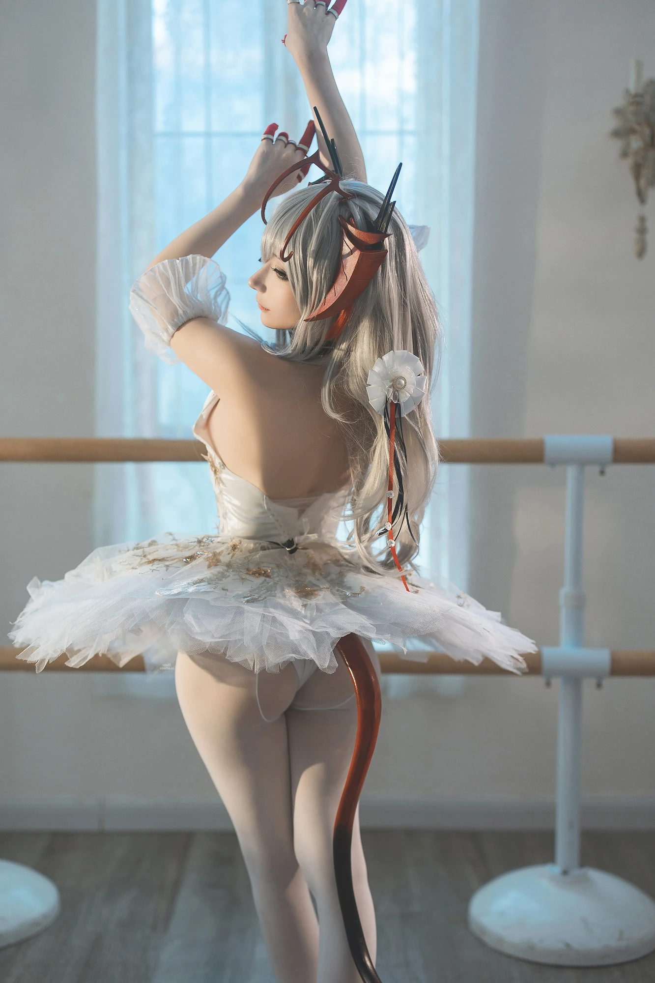 cos_是三不是世w_NO.049-明日方舟-芭蕾W洛天依-11