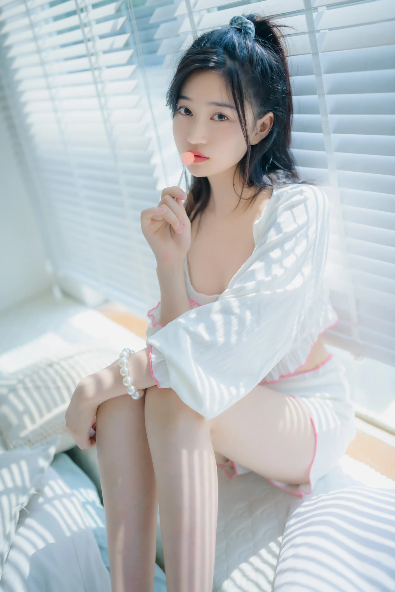 cos_年年nnian_NO.063-爱吃棒棒糖的少女-[35P-123.7M]_IMG_6364